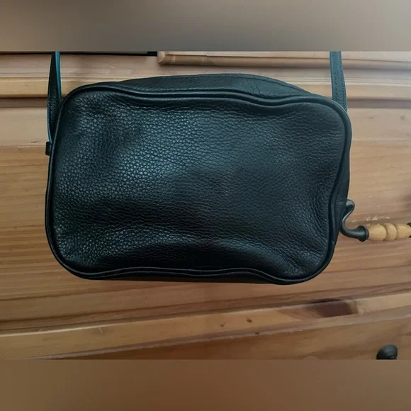 Marc by Marc Jacob’s black leather crossbody bag - Picture 4 of 7